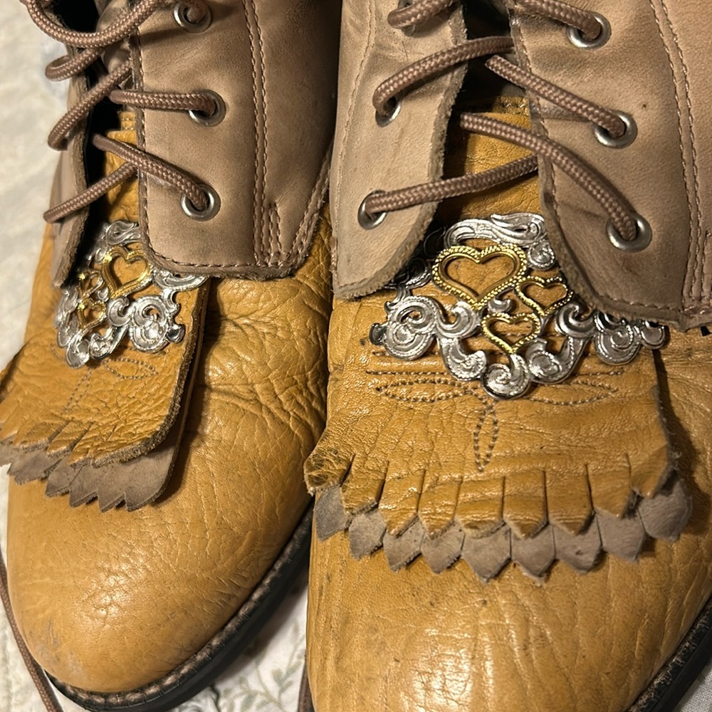 Vintage Ariat tie up boots❤️